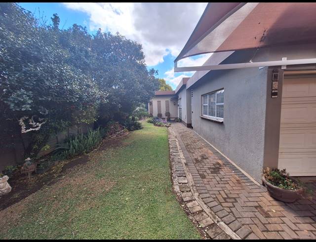 3 BEDROOM HOUSE FOR SALE IN VANDERBIJLPARK SE 2